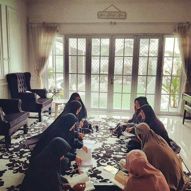 6 Potret Rumah Mewah Umi Pipik Ada Kolam Renang Terbuka Di Atap Rumah Hot Liputan6 Com