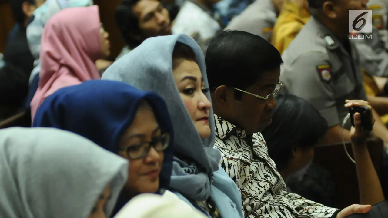 Istri Novanto dan Idrus Marham Setia Temani Novanto