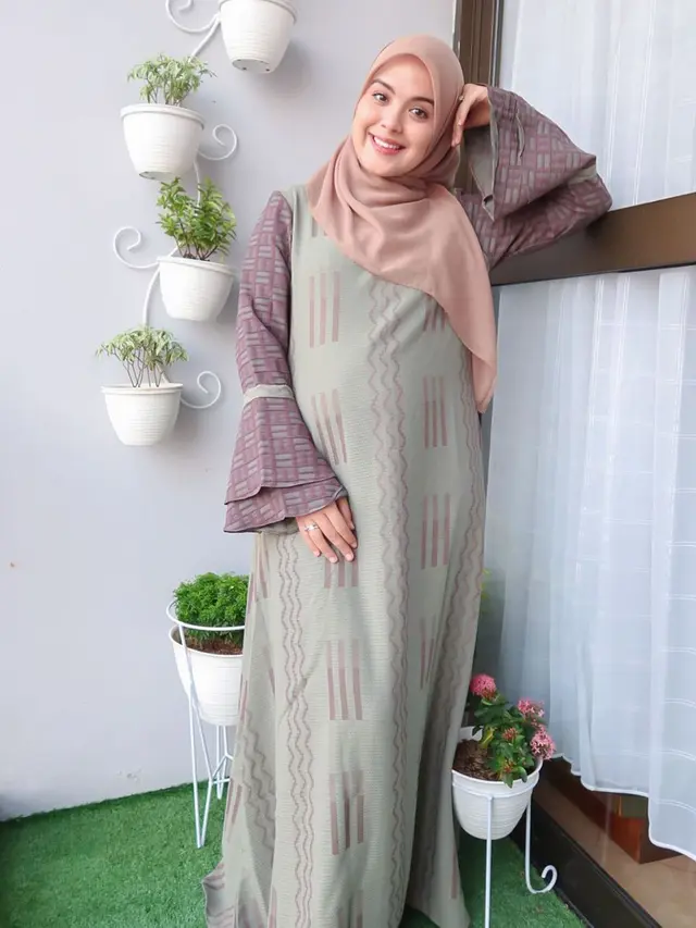 Usia Kehamilan 5 Bulan, Ini 6 Potret Vebby Palwinta Pamer Baby Bump
