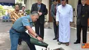 Citizen6, Cilandak: Kepala Staf Korps Marinir Brigadir Jenderal TNI (Mar) Ahmad Faridz Washington meletakan batu pertama renovasi Gereja Oikumene Bahtera Kasih Korps Marinir di jalan raya Cilandak KKO, Jakarta Selatan, Rabu (16/5). (Pengirim: Marinir) 