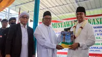 Anies Baswedan menerima dukungan dari Jemaah Thoriqoh Syathoriyyah Lumajang. (Istimewa)