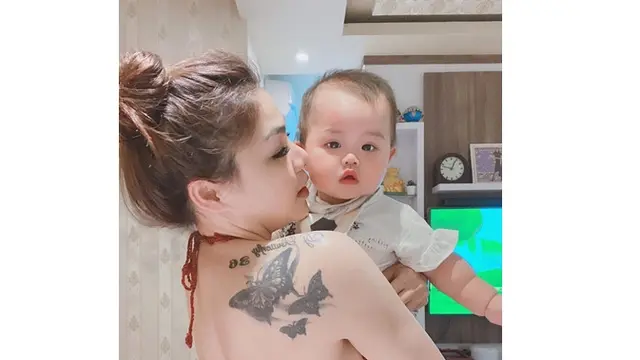 7 Momen Kebersamaan Dj Katty Butterfly dengan Sang Buah Hati, Curi Perhatian