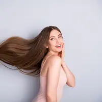 5 Cara Mudah untuk Memanjangkan Rambut /copyright shutterstock/Roman Samborskyi