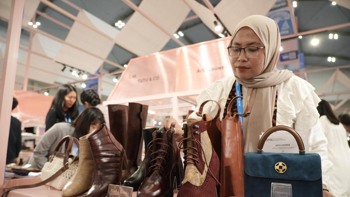 Usaha Sepatu Lokal Asal Malang Ini Sukses Go Global Ekspor ke 8 Negara Berkat Pemberdayaan BRI