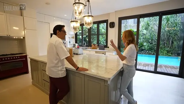 Dapur Bunga Citra Lestari. [Foto: YouTube/TaulanyTV]
