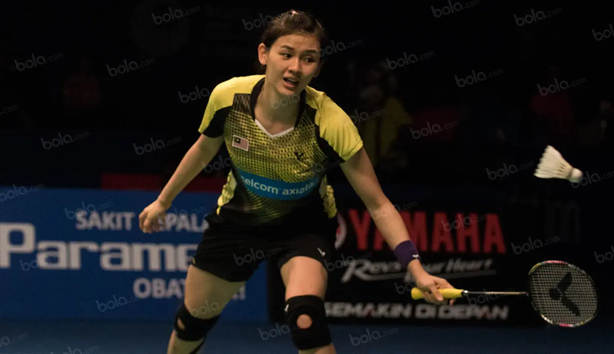 Khe Wei Woon, pebulutangkis asal Malaysia ini turun di nomor ganda putri pada BCA Indonesia Open 2016. Berpasangan dengan Vivian Kah Mun Hoo, dirinya mampu menembus babak semifinal. (Bola.com/Vitalis Yogi Trisna)