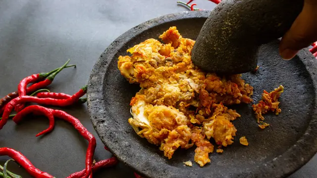 Ilustrasi ayam geprek.