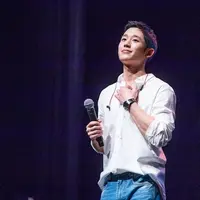 Kini Jung Hae In tumbuh menjadi seorang pria yang tampan dan maskulin. Tak hanya itu, saat ini bayaran iklan Jung Hae In juga naik sampai empat kali lipat. (Foto: instagram.com/holyhaein)