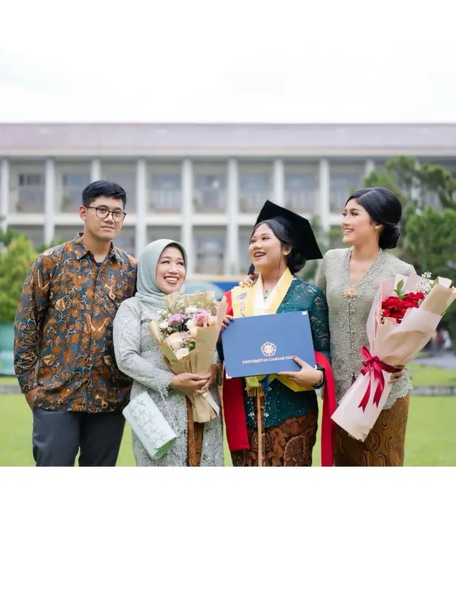 Tampilan Kembar Erina Gudono dan Sang Ibu Sofiatun Gudono dalam Balutan Kebaya, Wariskan Tampilan Ayu yang Khas