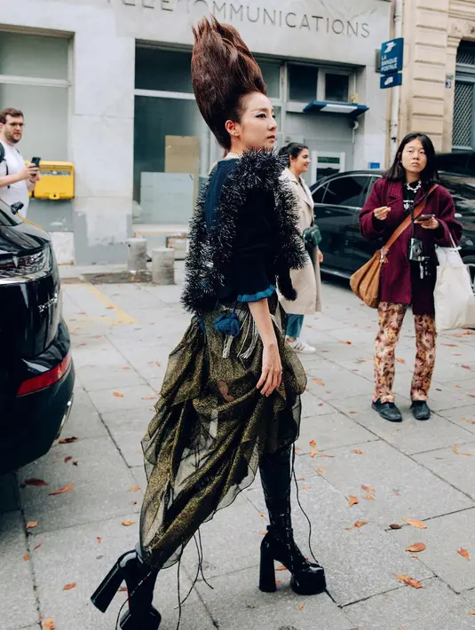 <p>Sebenarnya, Sandara Park juga sempat tampil dengan rambut ikoniknya ini saat menjadi bintang spesial di Coachella pada April 2022 lalu. (Foto: Instagram/ daraxxi)</p>