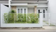 9 Desain Pagar Besi dengan Jalur Khusus untuk Tanaman Merambat, Bikin Rumah Sejuk