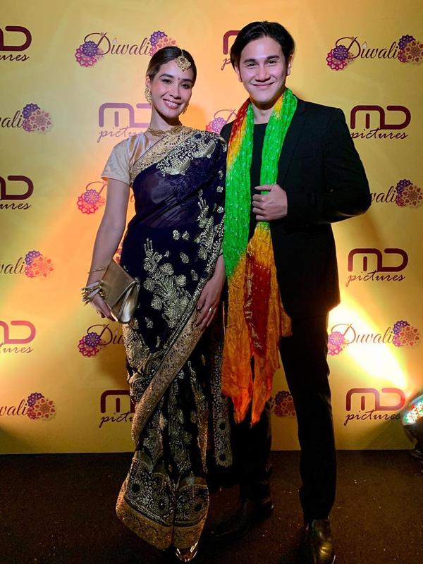 Potret selebriti Tanah Air tampil menawan dengan pakaian India di acara Diwali. (Sumber: Instagram/@vinogbastian__)