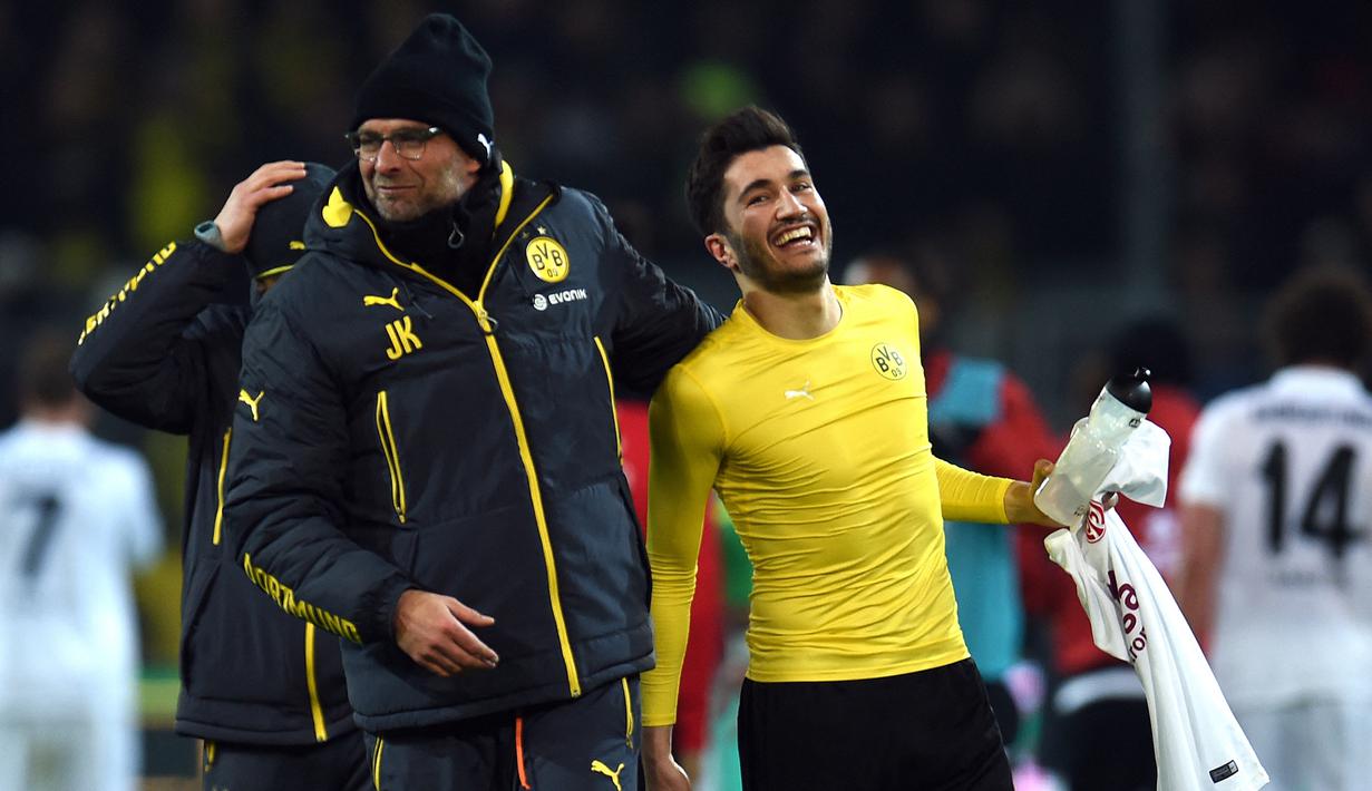 Nuri Sahin. Gelandang Turki berusia 33 tahun yang telah 1 musim menjadi manajer klub Antalyaspor setelah semusim sebelumnya menjadi pemain ini sempat ditangani Jurgen Klopp di Borussia Dormund selama 3 periode. Ia menjadi andalan Jurgen Klopp di periode pertama mulai 2008/2009 hingga 2010/2011. Ia sempat hijrah ke Real Madrid pada musim 2011/2012 dan justru tidak mendapat banyak kesempatan bermain. Ia pun kembali ke Dortmund pada 2012/2013 sebagai pnjaman dari Real Madrid. Namun meski masih ditangani Jurgen Klopp, performanya makin menurun hingga dilepas ke Werder Bremen pada 2018/2019. (AFP/Patrik Stollarz)