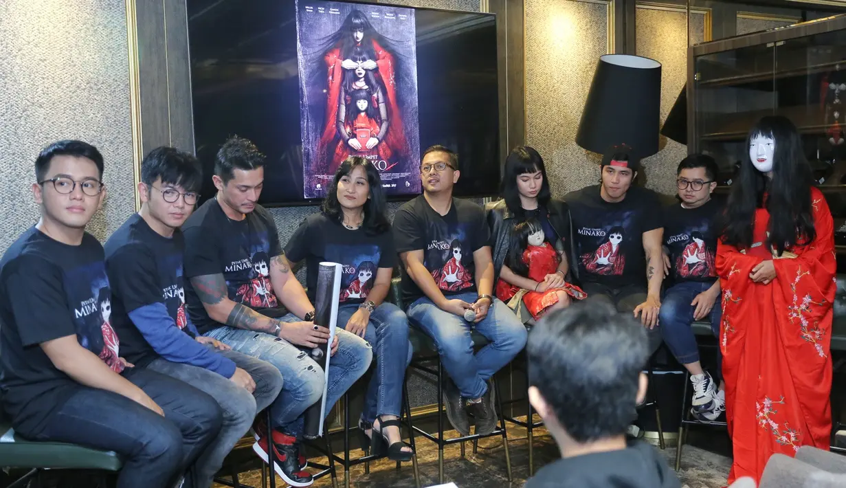 Miller menceritakan, saat proses syuting film yang diangkat dari novel karya Billy Kristian itu, salah satu kru mengalami kerasukan. Saat dirasuki makhluk gaib, salah satu kru film tersebut memandangnya dengan tatapan berbeda. (Adrian Putra/Bintang.com)