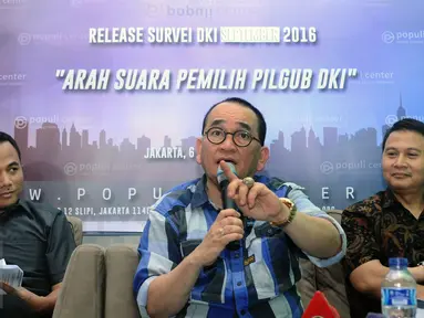 Tiga tim sukses Cagub DKI Jakarta 2017-2022, Arwani Thomafi, Ruhut Sitompul, dan Ali Mardani Sera (kiri ke kanan) saat menanggapi hasil survei di Jakarta, Kamis (6/10). Survei membahas Arah Suara Pemilih Pilgub DKI. (Liputan6.com/Helmi Fithriansyah)