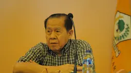 Anggota Mahkamah Partai, Nattabaya, saat konferensi pers di DPP Partai Golkar, Jakarta, Rabu (24/12/2014). (Liputan6.com/Herman Zakharia)