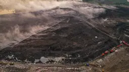 Asap membumbung tinggi dari tumpukan sampah yang terbakar di Tempat Pembuangan Akhir (TPA) Jatiwaringin, Kabupaten Tangerang, Banten, Selasa (07/07/2026). (KLY/ Arie Basuki)