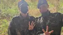 <p>Dalam unggahan terbaru Jin di Instagram, ia mengunggah dua foto terkini. Potret pertama, ia berpose bersama J-Hope dengan pakaian militer. &ldquo;Sersan Kopral (sedang cuti),&rdquo; begitu captionnya. (Foto: Instagram/ jin)</p>