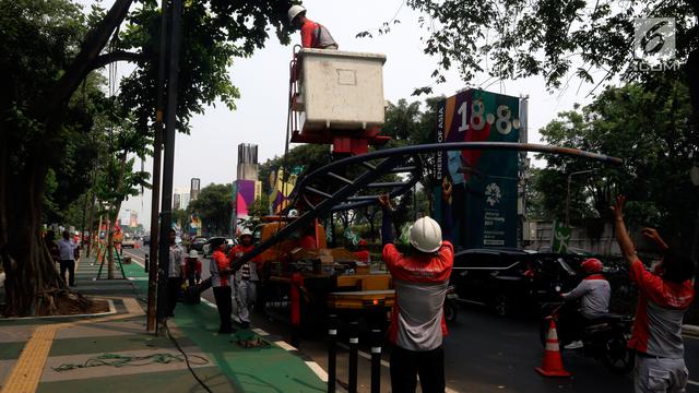 Halangi Jalur Sepeda, Tiang Lampu di Kawasan GBK Dicabut