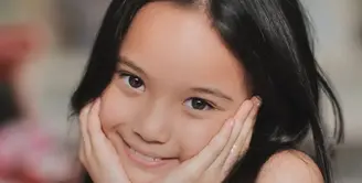 Gading Marten baru saja mengunggah beberapa potret terbaru dari putrinya Gempita Nora Marten yang beranjak besar. Gempi memiliki paras cantik, yang diwarisinya dari kesempurnaan visual kedua orangtuanya. [Foto: Instagram/ gadiiing]
