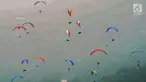 Atlet paralayang putri Indonesia saat mengikuti nomor cross county di kawasan Puncak, Bogor, Jawa Barat, Rabu (29/8). Indonesia mendapatkan dua perunggu di nomor croos country beregu putra dan putri. (Merdeka.com/Arie Basuki)