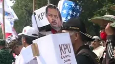 Elemen Guru bergabung dengan massa pendukung Prabowo-Hatta, jalan Merdeka Barat tersendat.