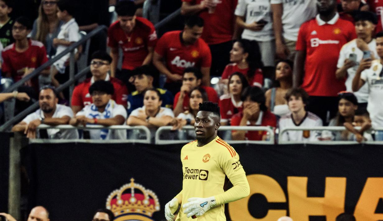 Penjaga gawang Manchester United, Andre Onana, saat pertandingan pramusim Soccer Champions Tour 2023 melawan Real Madrid yang berlangsung di NRG Stadium, Texas, Kamis (27/7/23). (Twitter/@ManUtd)