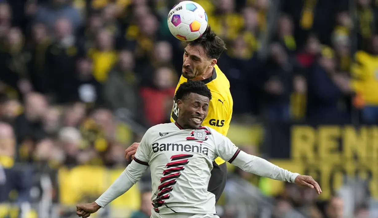 Bayer Leverkusen menahan imbang tuan rumah Borussia Dortmund 1-1. (AP Photo/Martin Meissner)