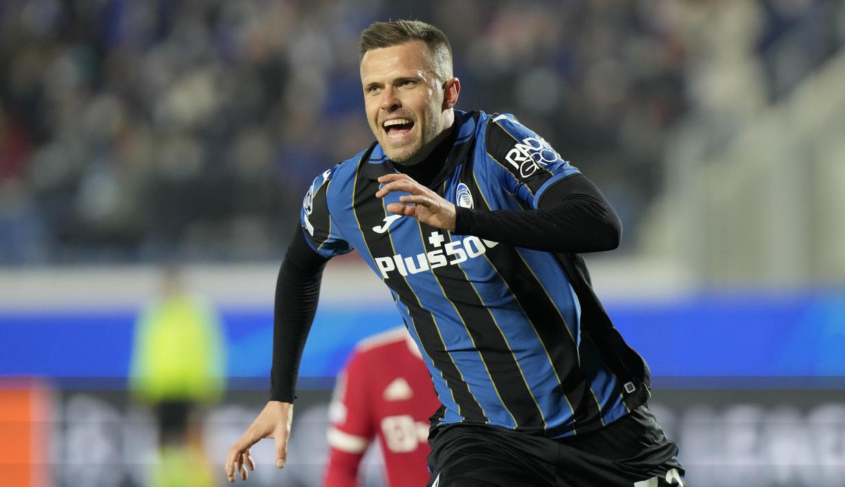 Bermain di Gewiss Stadium, Manchester United mendapat perlawanan sengit dari tuan rumah. Laga baru menginjak 12 menit, gawang David De Gea berhasil dikoyak oleh Josip Ilicic. (AP/Luca Bruno)