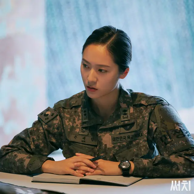 Krystal f(x) dalam drama Search (OCN via Soompi)