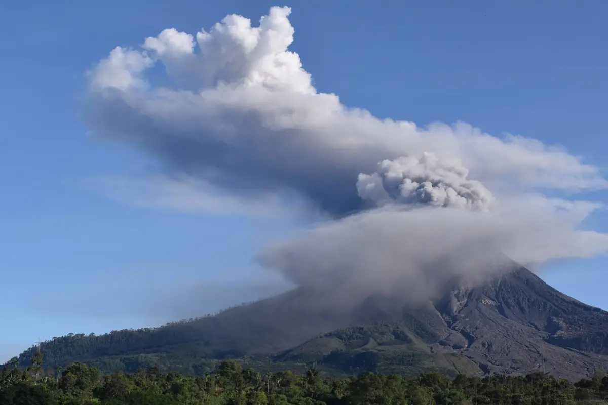 Minggu Pagi, Gunung Sinabung Erupsi Lagi
