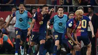 Pemain depan Barcelona asal Spanyol #07 Ferran Torres merayakan gol kedua timnya dalam pertandingan final Piala Spanyol, Copa del Rey (Piala Raja) antara FC Barcelona dan Real Madrid CF di stadion La Cartuja di Seville pada Minggu, (27/4/2025) dini hari WIB. (Josep LAGO / AFP)