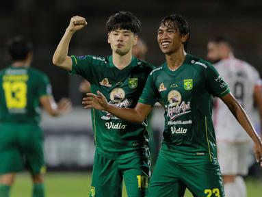 Taisei Marukawa menambah pundi-pundi golnya dengan mencetak 17 gol dari 32 penampilannya musim ini bersama Persebaya Surabaya. (Bola.com/M Iqbal Ichsan)