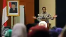 Mendikbud, Anies Baswedan menjadi pembicara kunci dalam seminar 50 thn SEAMEO (Organisasi Menteri Pendidikan Se Asia Tenggara) di Gedung Kemendikbud, Jakarta, Kamis (8/10/2015). (Liputan6.com/Helmi Fithriansyah)