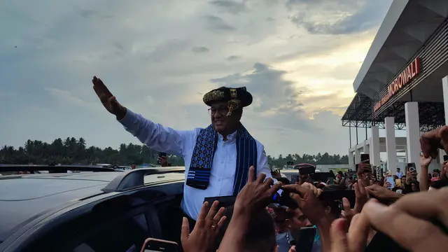 Calon presiden (capres) nomor urut dua Anies Rasyid Baswedan melakukan kampanye di Kabupaten Morowali, Provinsi Sulawesi Tengah, Sabtu (16/12/2023).