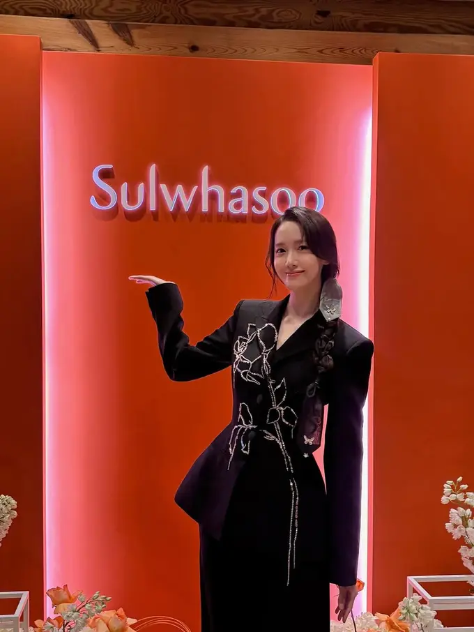 Gaya Formal Elegan Yoona SNSD Hadiri Event Sulwhasoo, Pancarkan Aura Putri Kerajaan di Era Modern