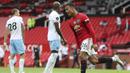Pemain Manchester United, Mason Greenwood, melakukan selebrasi usai mencetak gol ke gawang West Ham United pada laga Premier League di Stadion Old Trafford, Rabu (22/7/2020). Kedua tim bermain imbang 1-1. (Cath Ivill/Pool via AP)