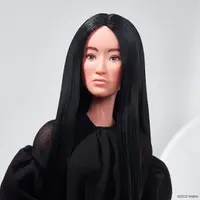 Setelah beberapa rancangan gaun pengantinnya jadi kostum Barbie, kini desainer Vera Wang sendiri yang jadi replika boneka Barbie (Foto: Instagram @verawanggang)
