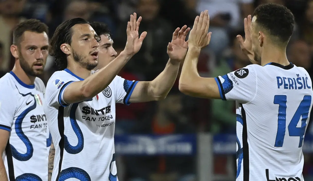 Inter pun langsung menggebrak di awal laga, namun baru berhasil mencetak gol di menit ke-25 lewat sundulan Matteo Darmian usai menerima umpan silang Ivan Perisic. (AFP/Miguel Medina)