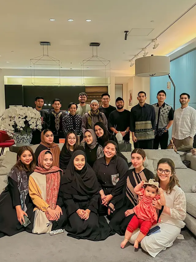 6 Potret Nikita Willy Buka Puasa Bareng Sahabat, Undang ke Apartemen Mewahnya