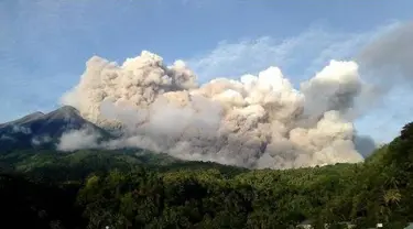 Badan Nasional Penanggulangan Bencana (BNPB)  menginformasikan, Gunung Soputan di Kabupaten Minahasa Tenggara-Minahasa Selatan dan Gunung Karangetang di Kabupaten Kepulauan Sitaro, Sulawesi Utara masih berstatus Siaga pada level III.