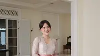 Marsha Aruan Tampil Menawan dengan Kebaya Brokat Kutu Baru, Pancarkan Keindahan Khas Indonesia