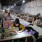 Menteri Koperasi dan UKM Teten Masduki mengunjungi industri tekstil di Jawa Barat. Teten mengatakan, sejumlah pengusaha tekstil di Kabupaten Bandung terancam berhenti produksi hingga melakukan PHK. (Dok KemenkopUKM)