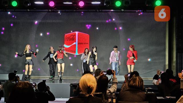 Tiga Orang Beruntung Nge-Dance Bareng ITZY di Peluncuran 'Coca-Cola K-Wave Zero Sugar' pada Selasa, 20 Februari 2024 (Foto: Aditya Eka Prawira/Liputan6.com/Seoul)