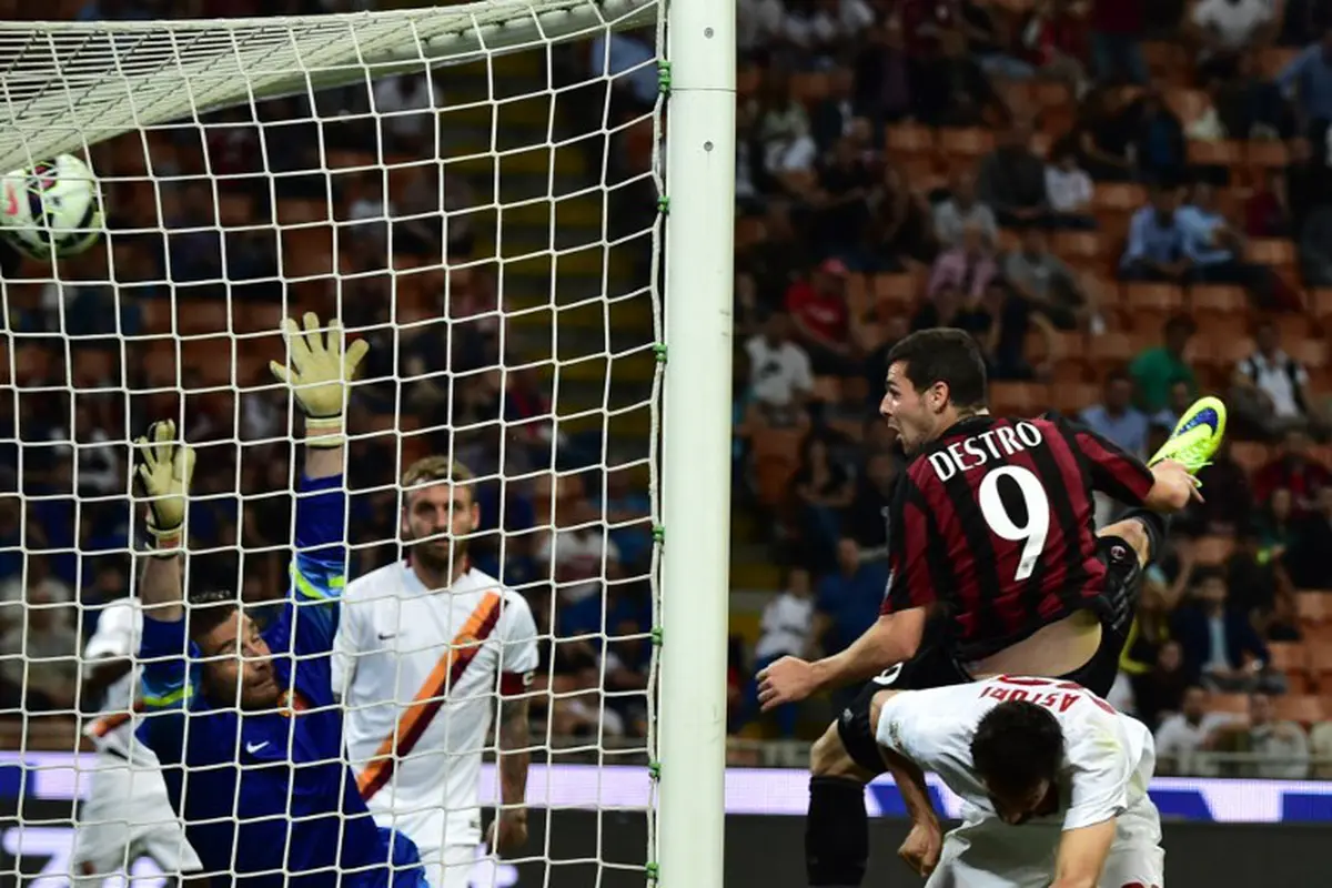 Mattia Destro (C top) heads the ball to score