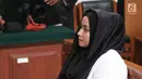 Bos First Travel, Anniesa Hasibuan menjalani sidang putusan atau vonis di Pengadilan Negeri Depok, Jawa Barat, Rabu (30/5).  Tiga terdakwa perkara penipuan umrah oleh perusahaan PT First Travel menjalani sidang vonis. (Liputan6.com/Herman Zakharia)