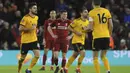 Pemain Wolverhampton Wanderers, Ruben Neves, melakukan selebrasi usai mencetak gol ke gawang Liverpool pada laga Piala FA di Stadion Molineux, Senin (7/1). Liverpool takluk 1-2 dari Wolverhampton Wanderers. (AP/Rui Vieira)