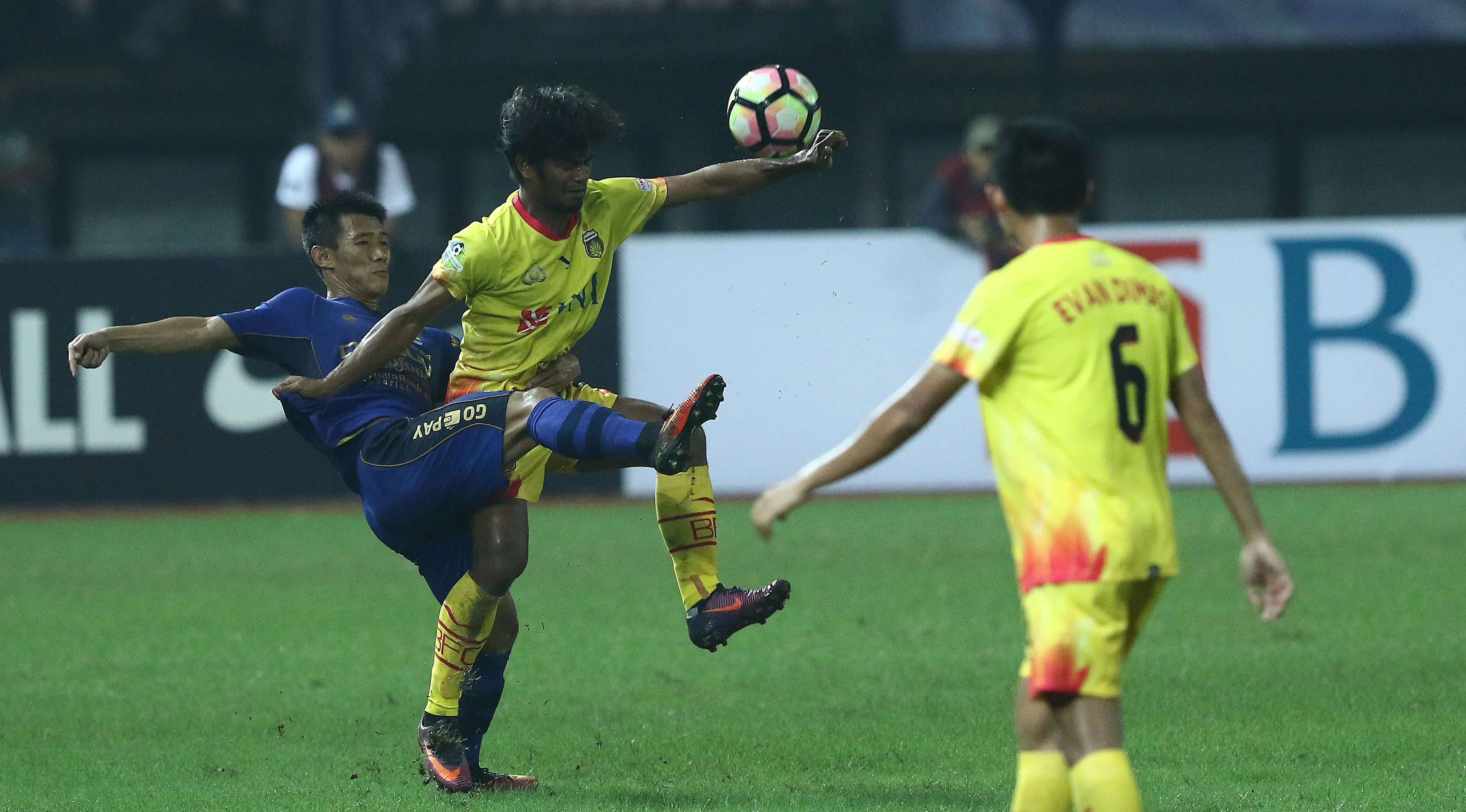 Persib Bandung hanya menduduki posisi ke-13 di Liga 1 2017 (Liputan6.com/Helmi Fithriansyah)