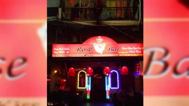 Ilustrasi bar remang-remang di Phnom Penh, Kamboja. (Sumber Flickr)
