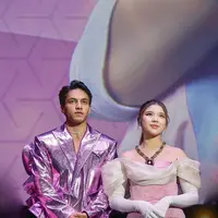 Tiara Andini tampil nyentrik dengan gaun merah muda. (Sumber: instagram/tiaraandini)